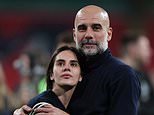Pep Guardiola passa um bom momento com a filha Maria no campo de Wembley enquanto avalia se deve SAIR do Manchester City, apesar do sucesso na final da Carabao Cup