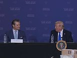 ‘Pete, acho que você foi o primeiro a dizer ‘vamos fazer isso”: Momento em que Hegseth força um sorriso enquanto Trump sugere que a guerra no Irã foi ideia dele, já que o conflito causa mais caos econômico