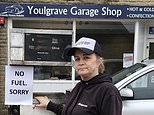 Postos de gasolina independentes começam a fechar em vez de cobrar £ 2 por litro dos clientes, enquanto os supermercados alertam que a oferta está “escassa” em meio à guerra no Irã