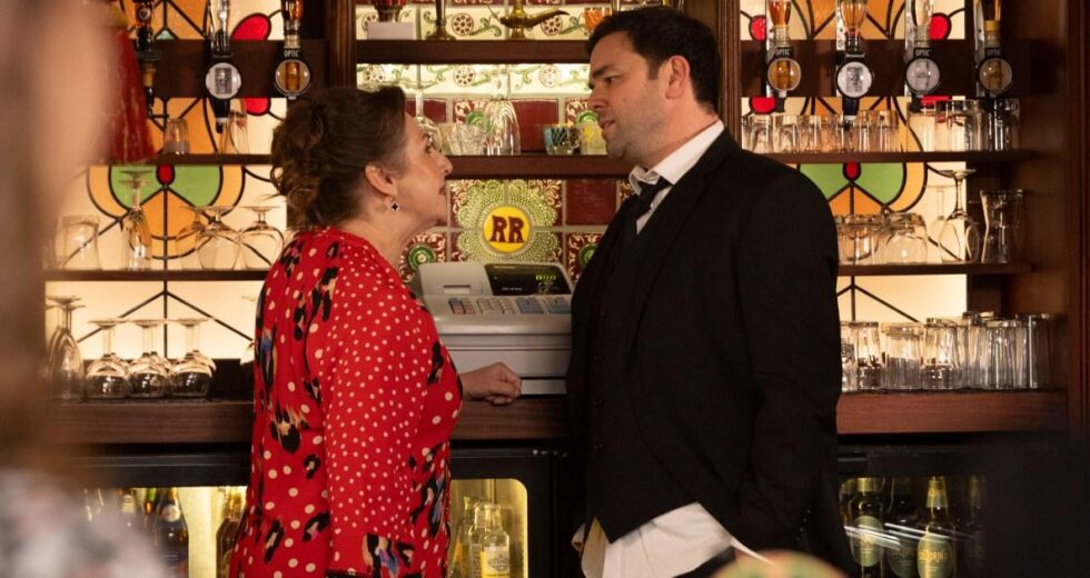 Spoilers de Coronation Street: Maggie petrificada ao ser confrontada por um segredo do passado | Sabonetes