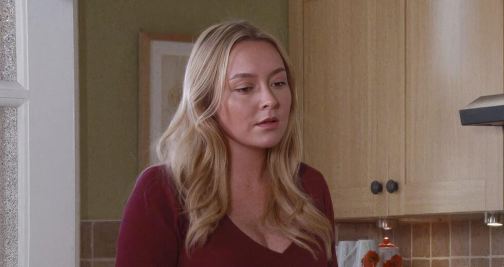 Lenda de Coronation Street pega Megan flertando com Will | Sabonetes