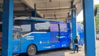 Ônibus Damri sem documentos detido no terminal Tirtonadi de Solo