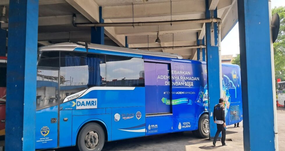 Ônibus Damri sem documentos detido no terminal Tirtonadi de Solo