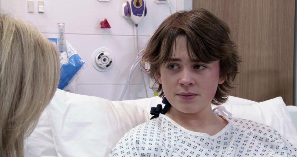 Sam correu para o hospital em Coronation Street enquanto a malvada Megan fica mais distorcida | Sabonetes