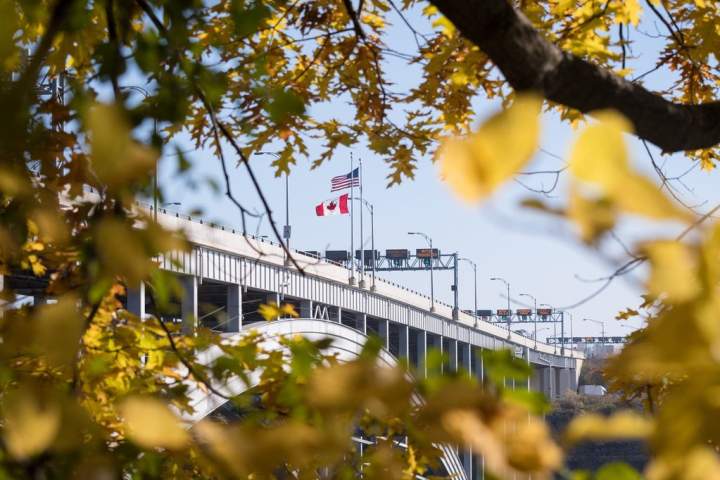 Oficial de fronteira de Ontário preso por tráfico de drogas, caso de importação