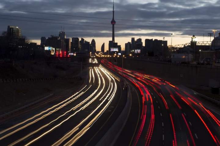 Os faróis dos veículos estão muito brilhantes? Transport Canada quer ouvir sua opinião – National