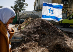 A violência dos colonos na Cisjordânia aumenta enquanto ataques israelenses em Gaza matam 4 palestinos