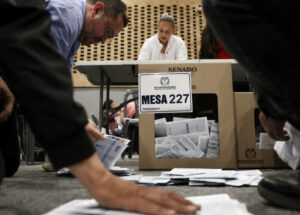 Colômbia elege congresso dividido antes das eleições presidenciais de maio