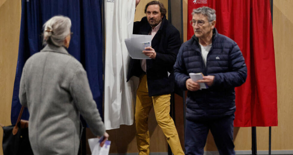 Baixa participação nas eleições para prefeito da França é vista como um teste importante antes da corrida presidencial de 2027