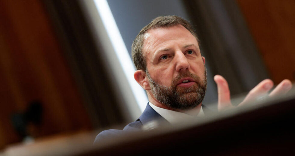 Senado dos EUA confirma Markwayne Mullin, aliado de Trump, como chefe de segurança interna