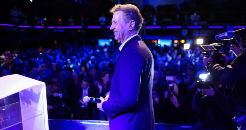 Eleições na Eslovênia muito próximas para serem convocadas, enquanto liberais e conservadores correm lado a lado