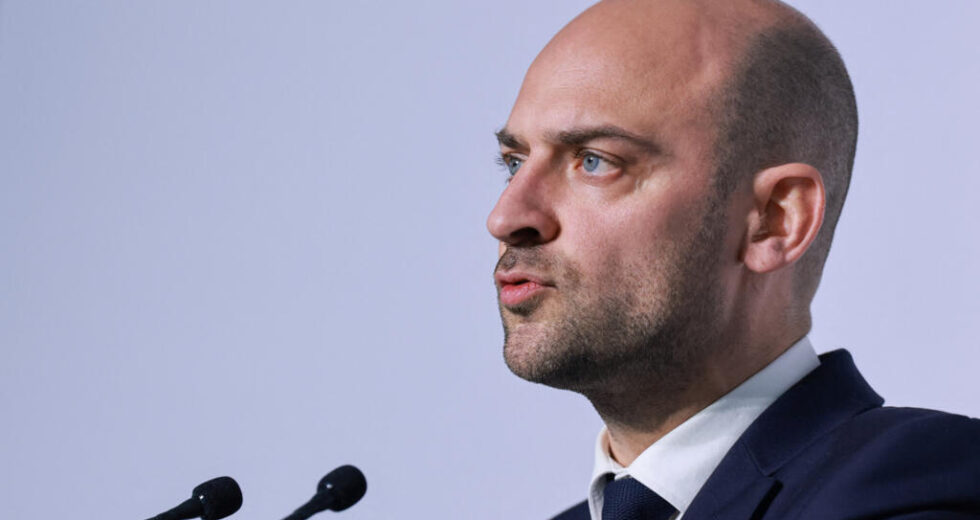 França repreende Lavrov, diz que a Rússia não defende o direito internacional