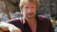 O ator de ação Chuck Norris morre após ser tratado no Havaí