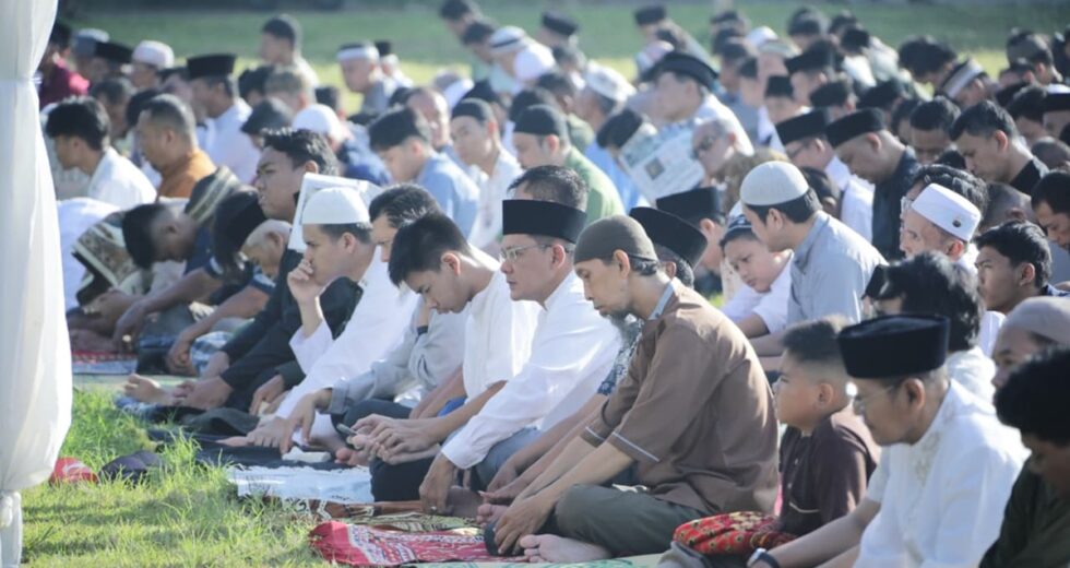 Juntando-se às orações do Id em Sendangadi, Danang Maharsa enfatiza a cooperação mútua