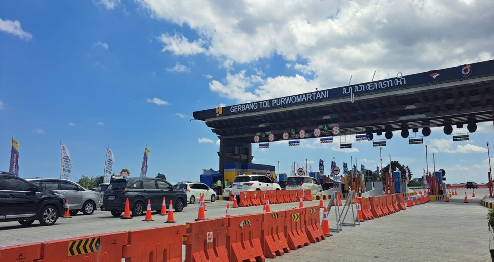 O fluxo aumenta, GT Purwomartani está aberto até às 20h00 WIB