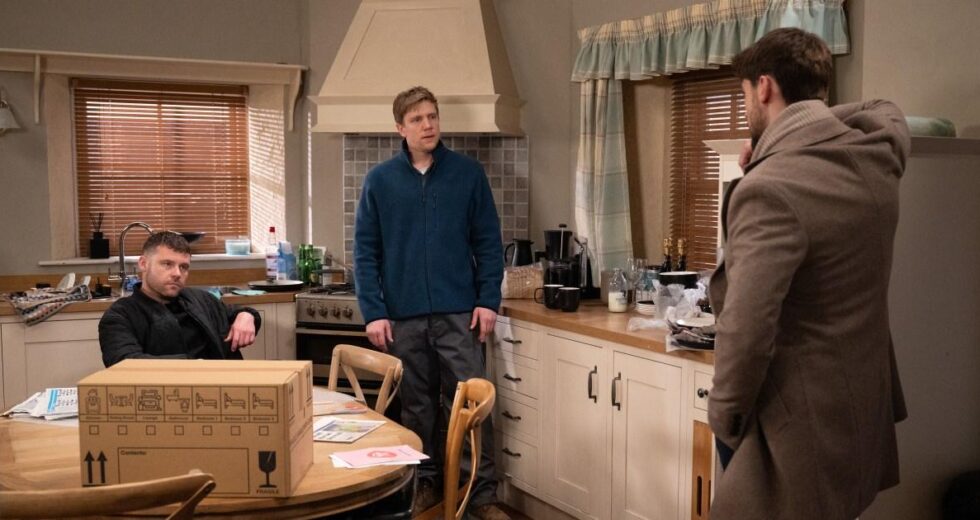 A guerra Emmerdale de Robert e Aaron contra Joe explode e um choque se segue | Sabonetes