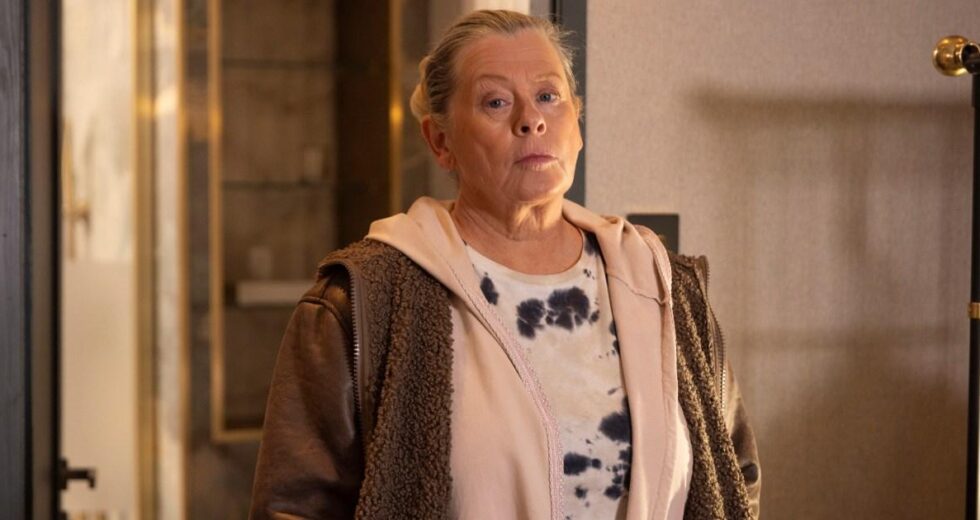 Novos vídeos de spoiler de Coronation Street revelam que o terror perseguidor de Bernie piora | Sabonetes