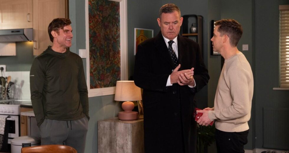 As suspeitas de George sobre o abusador de Coronation Street, Theo, confirmadas enquanto ele planeja ação | Sabonetes