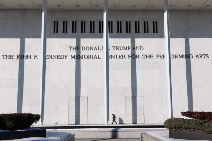 Conselho do Kennedy Center concorda em fechar por 2 anos para reformas – National