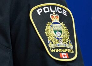Três jovens de Winnipeg são presos por roubar entregador de pizza sob a mira de uma arma – Winnipeg