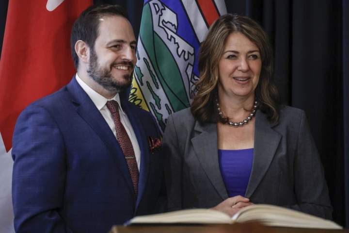 Ministro de Alberta se reúne com pais sobre incidentes graves em creches