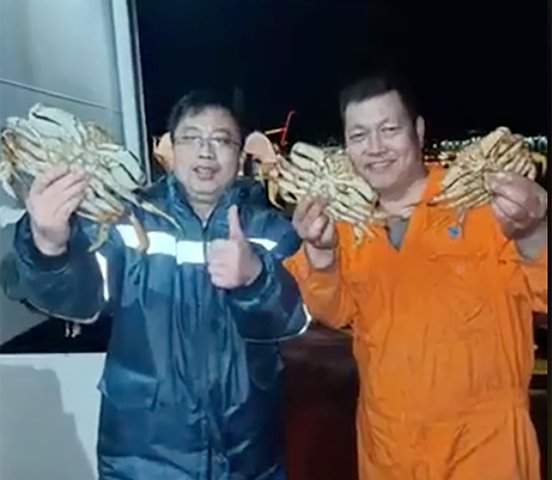 Marinheiros que visitam Vancouver se gabam de capturar centenas de caranguejos, investigação em andamento