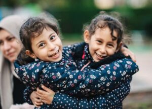 Incentivar o progresso nas políticas de saúde inclusivas para refugiados e migrantes