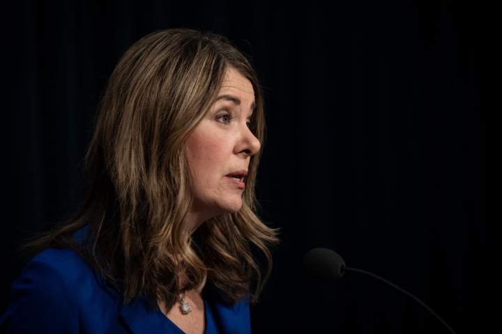 Smith, de Alberta, diz que pegou voo privado em nome do governo saudita