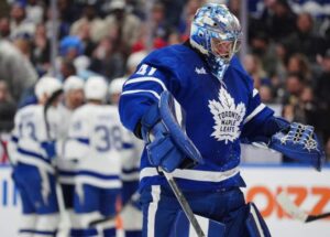 Kucherov alimenta Lightning sobre Maple Leafs 5-2