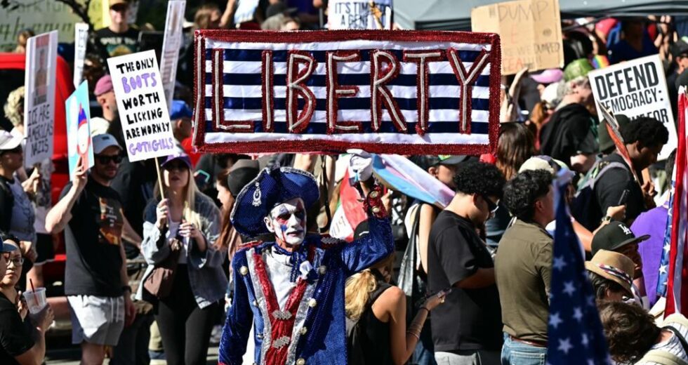 Milhões irritados com Trump devem encher as ruas americanas