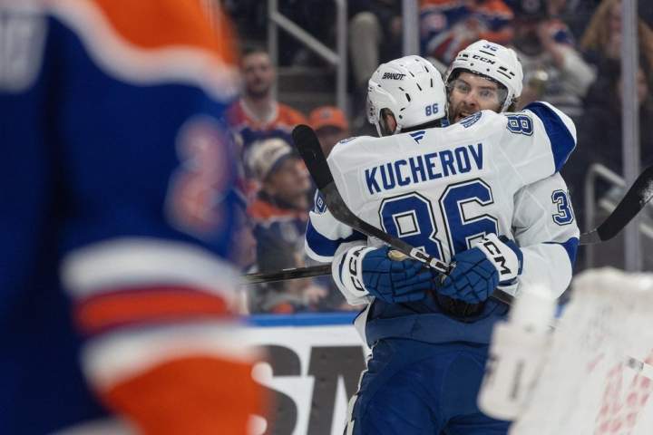 Kucherov continua a impressionar como líder de pontuação