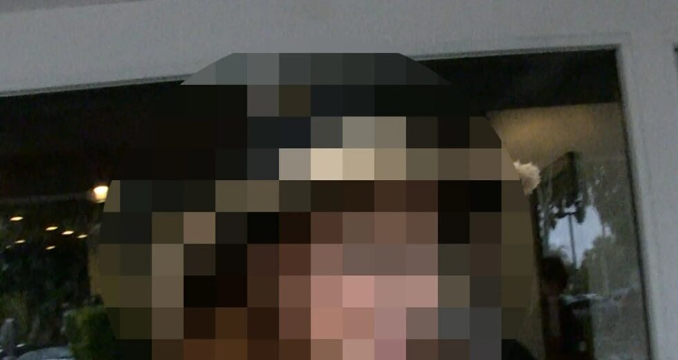 Adivinhe a icônica cantora e atriz country!