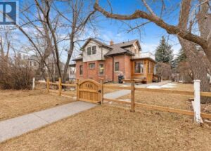 A casa de infância do ex-primeiro-ministro Joe Clark chega ao mercado por menos de US$ 1 milhão