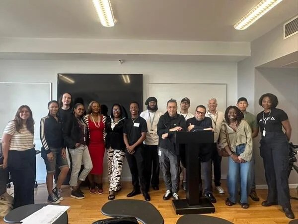 Estudantes veteranos transformam serviço em arte