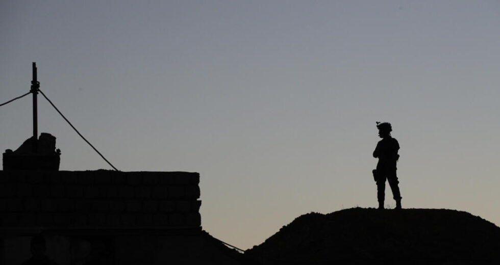 Guerra no Oriente Médio ao vivo: vários soldados franceses feridos, um oficial morto no Iraque após ataque de drone