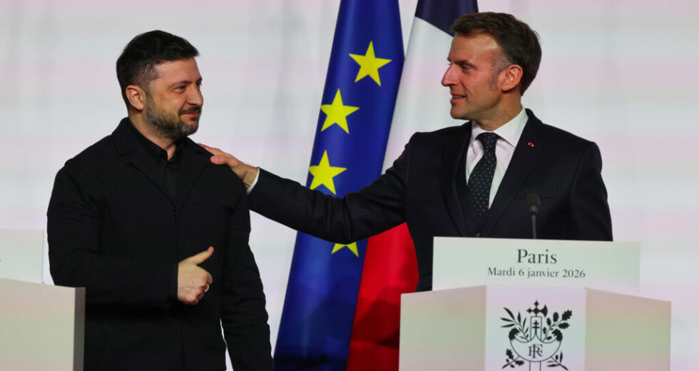 Zelensky em Paris para discutir a crescente pressão sobre a Rússia enquanto as negociações de paz dos EUA estagnam