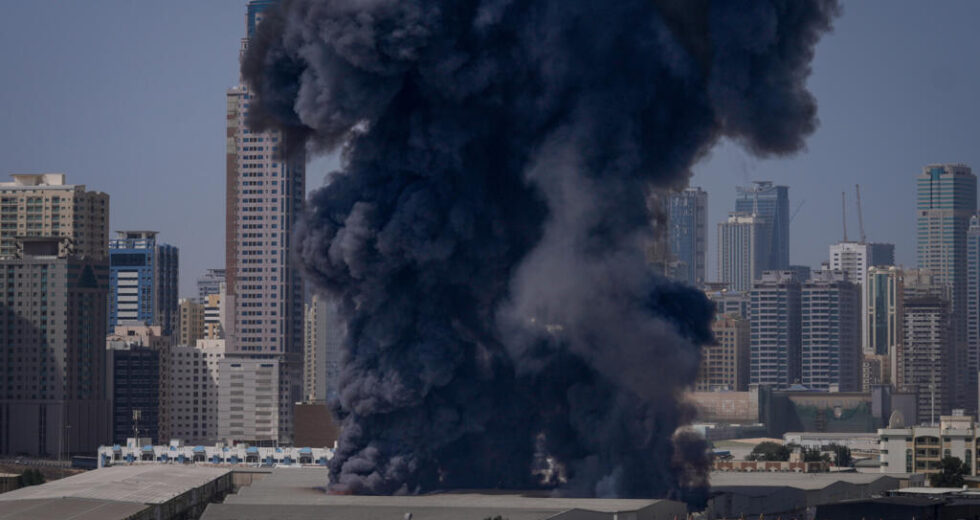 O Irã continua a atacar os Estados do Golfo em resposta aos ataques EUA-Israel