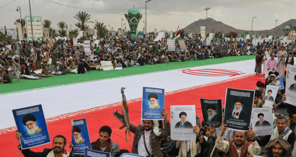 Ataques Houthi a Israel abrem nova frente na guerra no Oriente Médio e ameaçam o transporte marítimo do Mar Vermelho