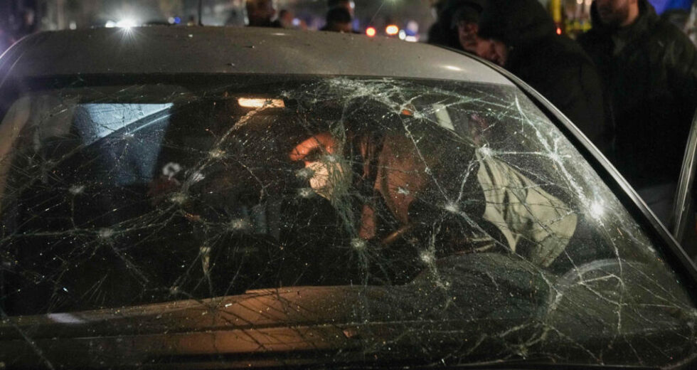 Guerra no Oriente Médio ao vivo: ataque de Israel mata 7 pessoas no centro de Beirute enquanto aumentam os ataques a navios do Golfo