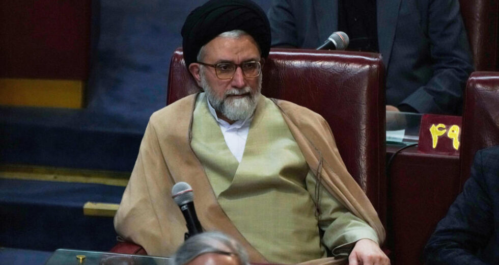 Israel mata o chefe da inteligência do Irã enquanto ambos os lados intensificam ataques a instalações de energia