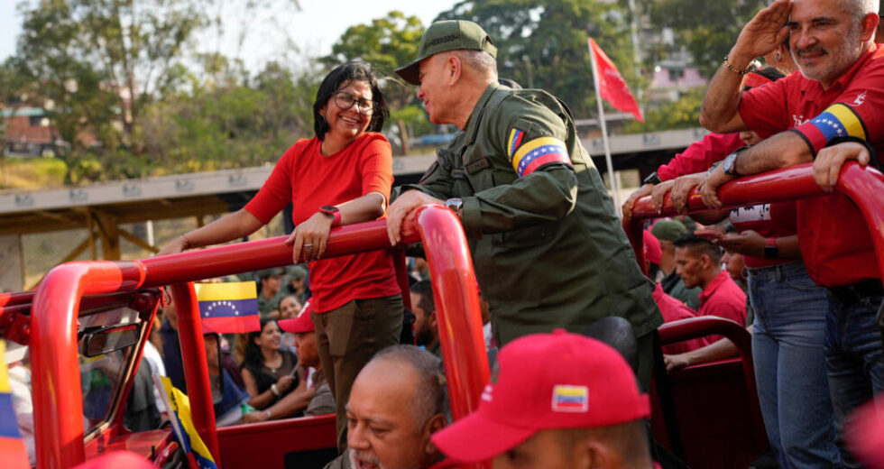 Presidente interino da Venezuela substitui altos comandantes militares em reformas abrangentes