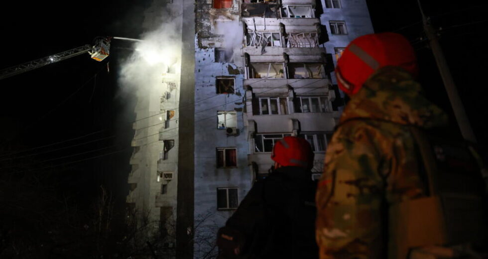 Zelensky critica ‘depravação absoluta’ após ataque massivo de drones russos