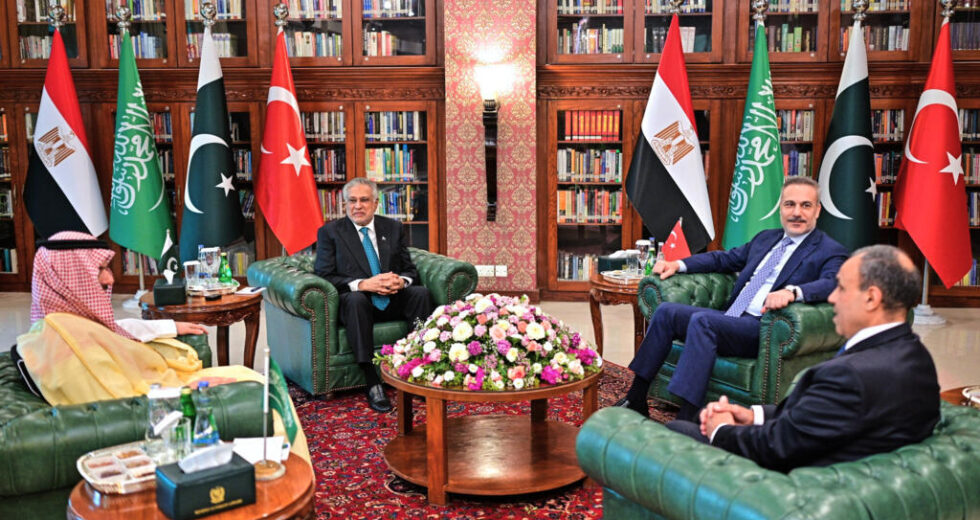 Paquistão se oferece para sediar negociações EUA-Irã enquanto Teerã alerta que tropas terrestres seriam ‘incendiadas’