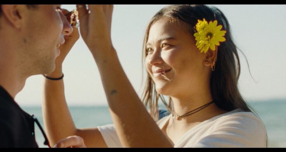 História de amor sobre a maioridade ‘An Autumn Summer’ adquirida por Blue Harbor