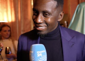 A febre do futebol chega a Nova York com o lançamento da camisa da França para a Copa do Mundo