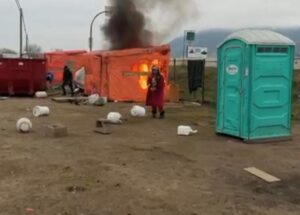 Incêndio irrompe no acampamento de Penticton enquanto a província busca liminar para desmantelar o local – Okanagan