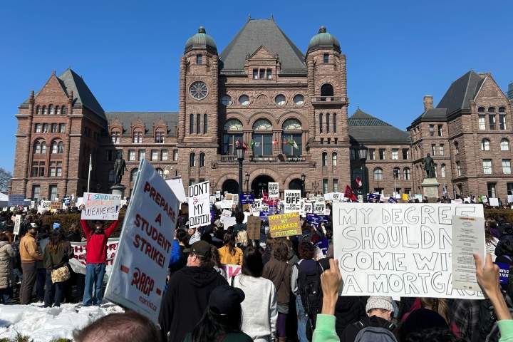 Legislatura de Ontário espera que milhares de estudantes desçam para protesto da OSAP