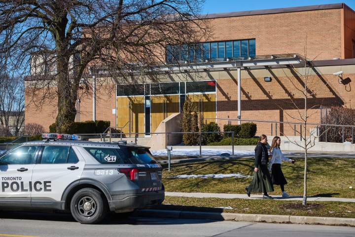 Líderes judeus exigem ação após três tiroteios na sinagoga de Toronto em uma semana