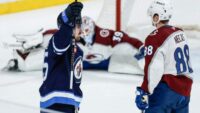 Scheifele marca duas vezes na noite marcante, mas Winnipeg Jets perde por 3-2 para o Avalanche – Winnipeg