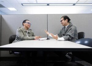 Graduados da CUNY enfrentam escassez de empregos de nível básico em Nova York